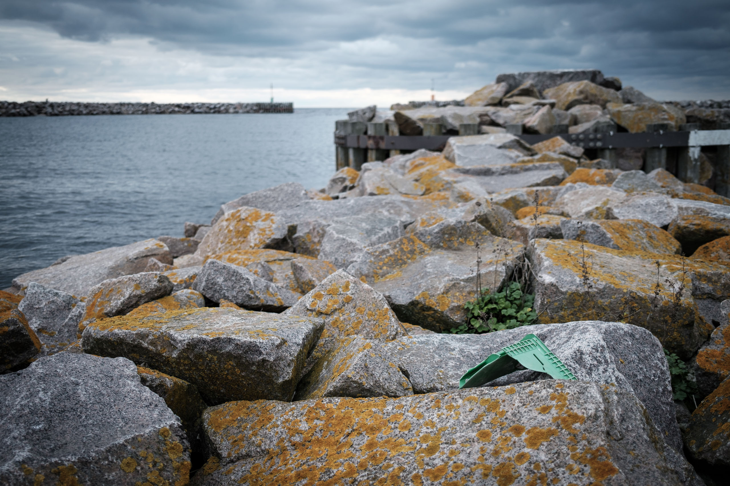 Kunststoffmüll im Hafen