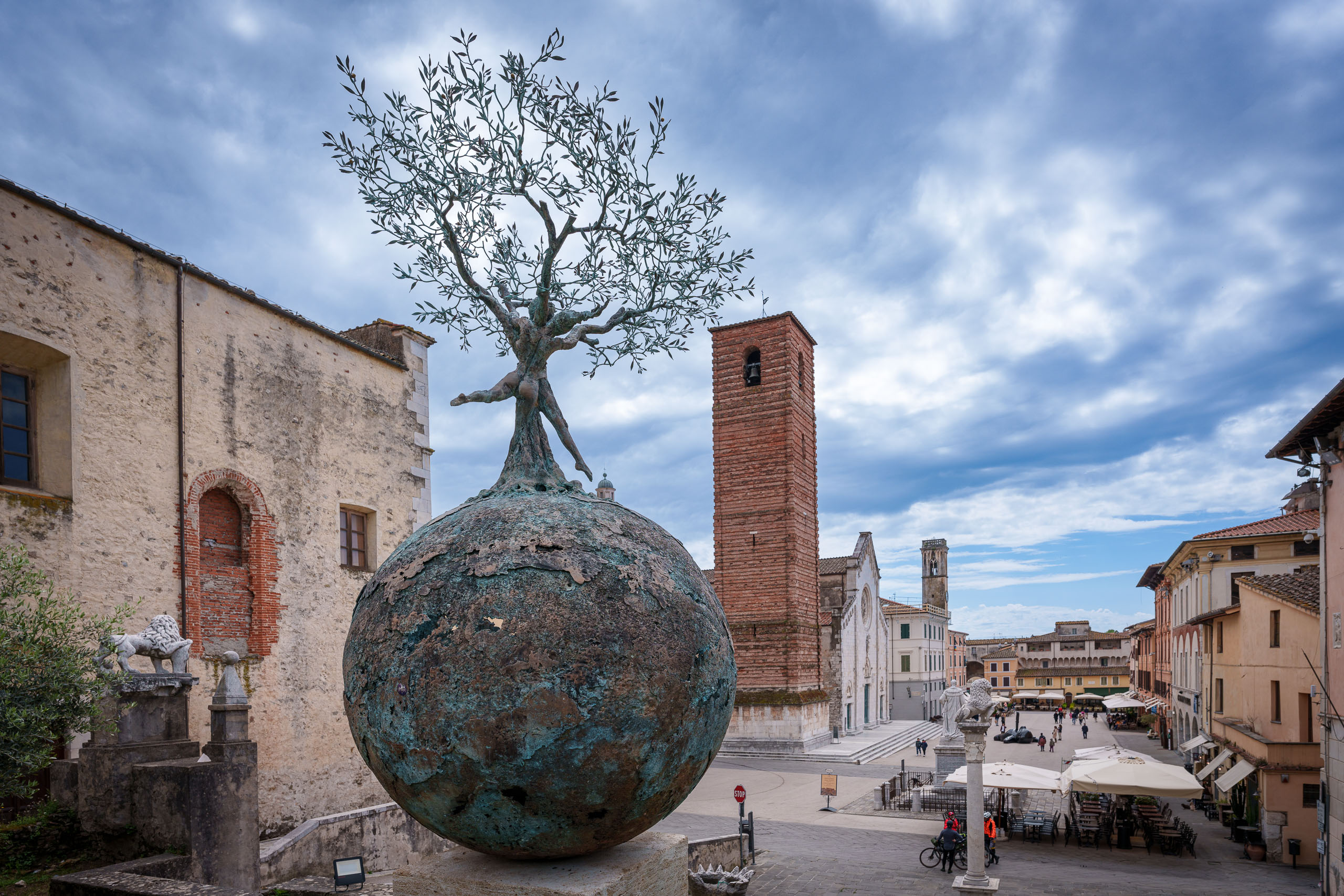 Bronzeskulptur "Tree of Life" von Andrea Roggi in Pietrasanta.